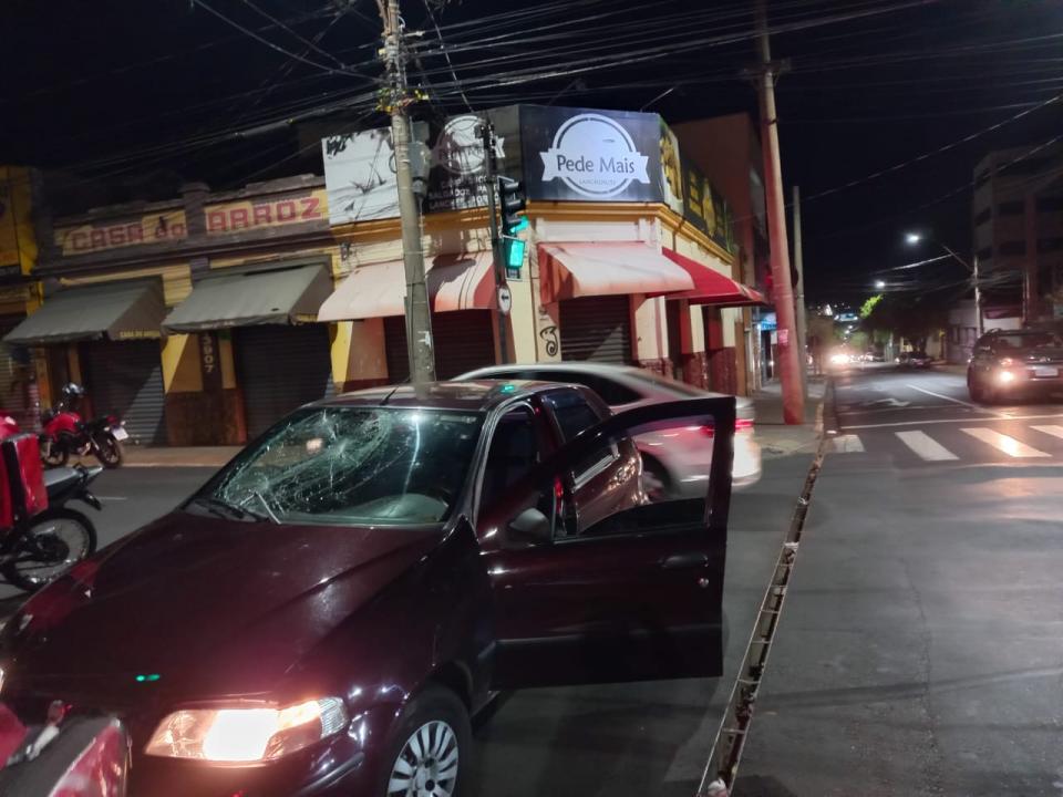 Foto 2 de 7 — ​Motociclista fica ferido em grave acidente no Centro de Araraquara